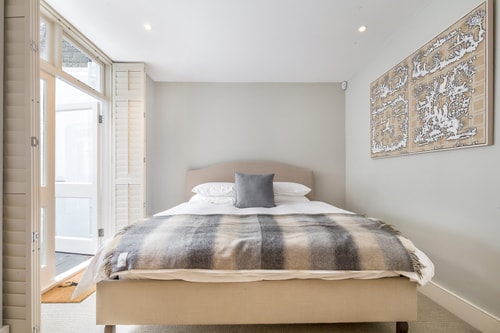 Beautifully presented 2 bedroom with garden 4 Air Manage
