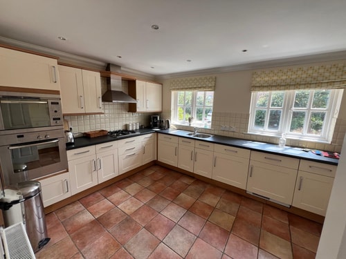 Stylish 3BR w/ Parking & Garden 4 Sizewell Lettings