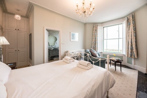 Spacious 4BR on the Esplanade 14 Sizewell Lettings