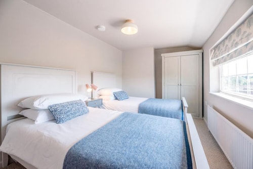 Wonderful 3-bed cottage with sun-filled terrace 14 Sizewell Lettings