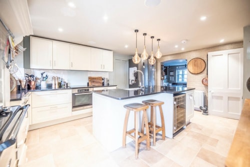 Impeccably presented 4BR/3Bath 15 Air Manage