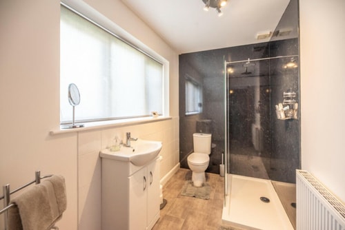 Superb 4-bed plus 1-bed annexe 14 Sizewell Lettings
