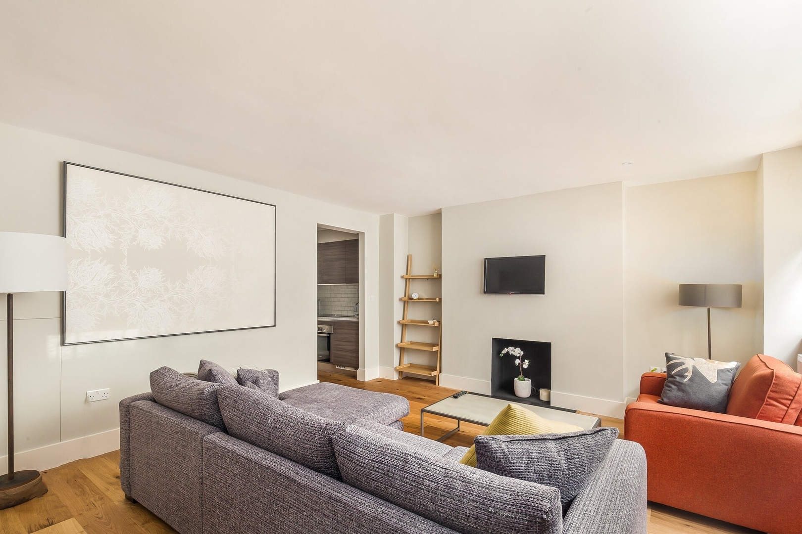 Beautifully presented 2 bedroom with garden Air Manage