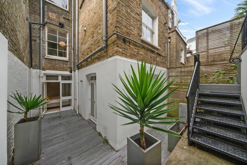 Beautifully presented 2 bedroom with garden 10 Air Manage