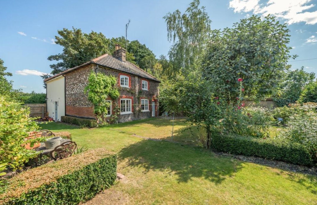 Elegant 3-Bed Cottage in Saxmundham Sizewell Lettings