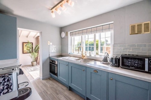 Wonderful 3-bed cottage with sun-filled terrace 4 Sizewell Lettings