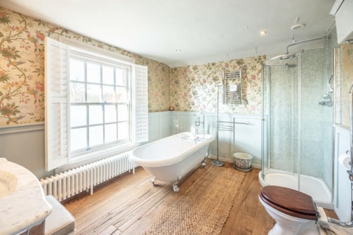 Impeccably presented 4BR/3Bath 20 Air Manage