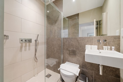 Beautifully presented 2 bedroom with garden 9 Air Manage