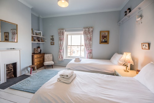Spacious 4BR on the Esplanade 13 Sizewell Lettings