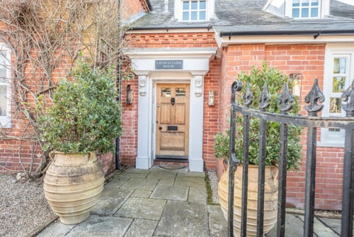 Impeccably presented 4BR/3Bath 24 Air Manage