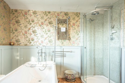 Impeccably presented 4BR/3Bath 21 Air Manage