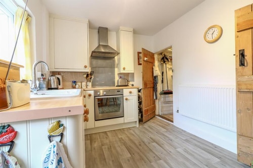 Classic 2-Bed Coastal Hideaway 3 Sizewell Lettings