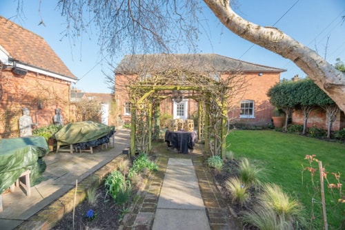 Impeccably presented 4BR/3Bath 27 Air Manage