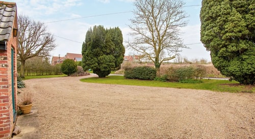 Spacious 4-BR plus 1-bed annexe 13 Sizewell Lettings