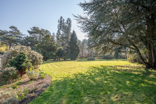 Elegant 4BR Home with Large Gardens 18 Sizewell Lettings