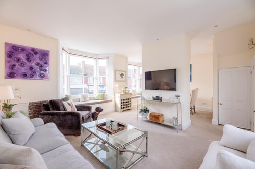 Stylish 2-Bed Apartment with Sea Views, Aldeburgh Sizewell Lettings