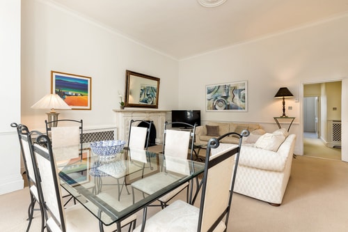 Wonderful 2 bedroom Apt at Lexham Gardens 3 Air Manage
