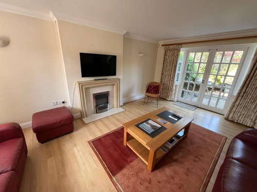 Stylish 3BR w/ Parking & Garden 1 Sizewell Lettings