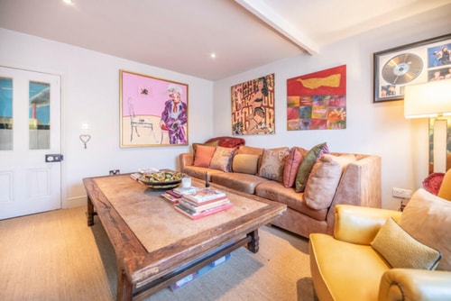 Impeccably presented 4BR/3Bath 4 Air Manage