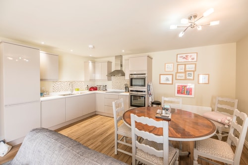 Immaculately presented 2-BR Apartment 5 Sizewell Lettings