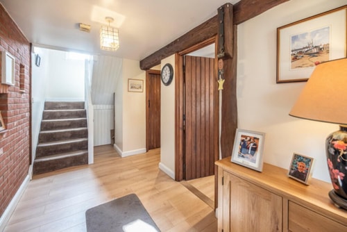 Superb 4-bed plus 1-bed annexe 8 Sizewell Lettings