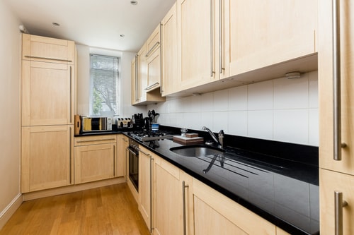 Wonderful 2 bedroom Apt at Lexham Gardens 5 Air Manage