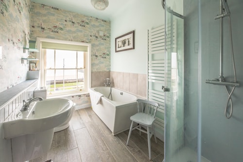 Spacious 4BR on the Esplanade 16 Sizewell Lettings