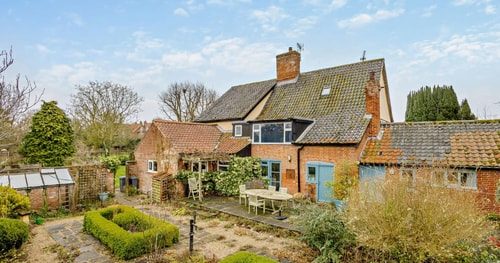 Spacious 4-BR plus 1-bed annexe 11 Sizewell Lettings