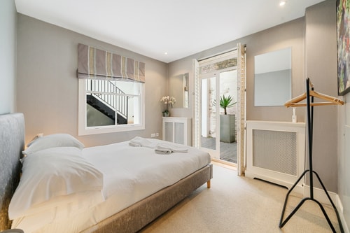 Beautifully presented 2 bedroom with garden 8 Air Manage
