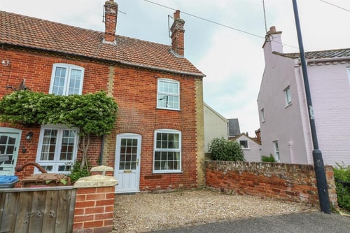 Classic 2-Bed Coastal Hideaway 10 Sizewell Lettings