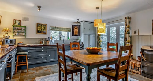 Spacious 4-BR plus 1-bed annexe 4 Sizewell Lettings