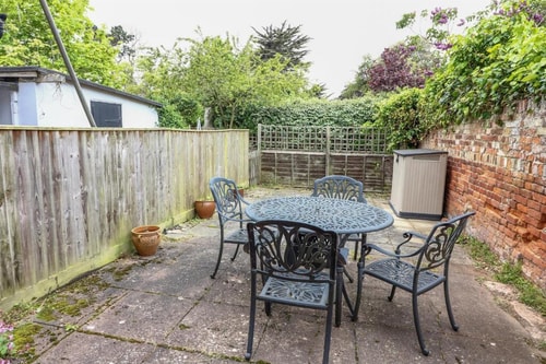 Classic 2-Bed Coastal Hideaway 9 Sizewell Lettings
