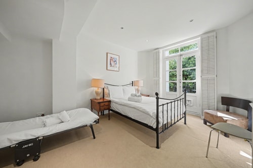 Wonderful 2 bed / 2 bath Kensington with garden 9 Air Manage