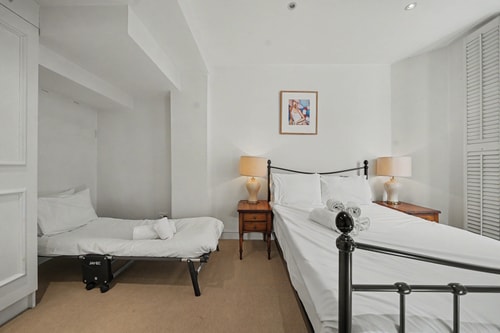 Wonderful 2 bed / 2 bath Kensington with garden 8 Air Manage