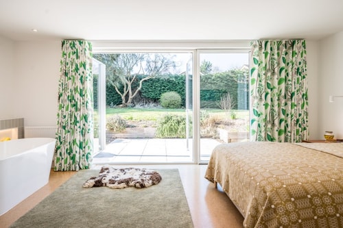 Elegant 4BR Home with Large Gardens 14 Sizewell Lettings