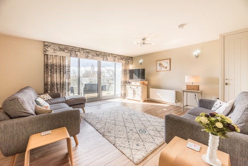 Immaculately presented 2-BR Apartment 2 Sizewell Lettings