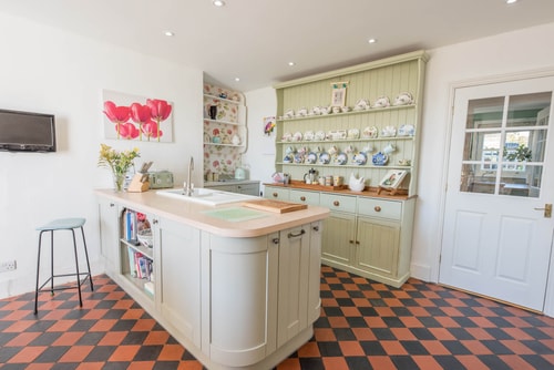 Spacious 4BR on the Esplanade 7 Sizewell Lettings