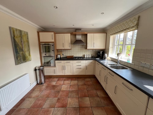 Stylish 3BR w/ Parking & Garden 3 Sizewell Lettings