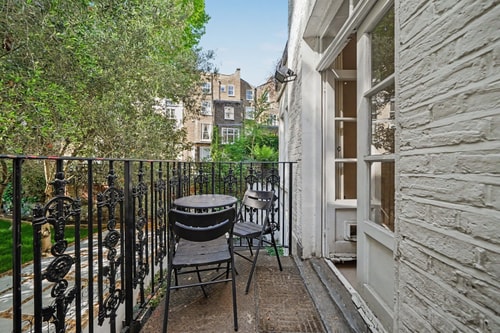 Wonderful 2 bed / 2 bath Kensington with garden 16 Air Manage