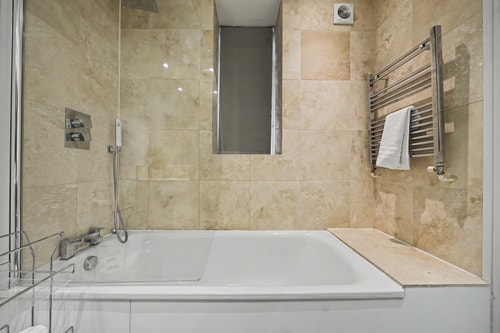 Wonderful 2 bed / 2 bath Kensington with garden 14 Air Manage