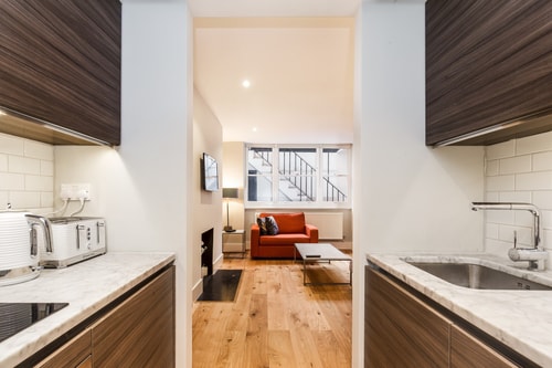 Beautifully presented 2 bedroom with garden 2 Air Manage