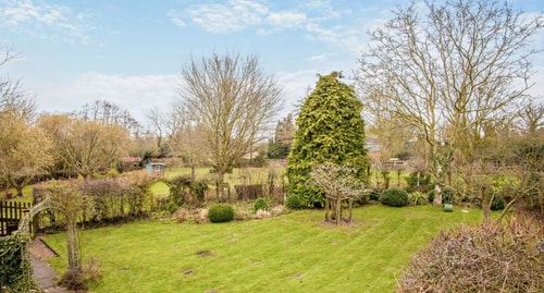 Spacious 4-BR plus 1-bed annexe 7 Sizewell Lettings