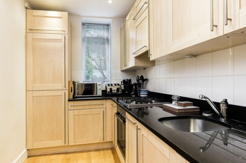 Wonderful 2 bedroom Apt at Lexham Gardens 4 Air Manage