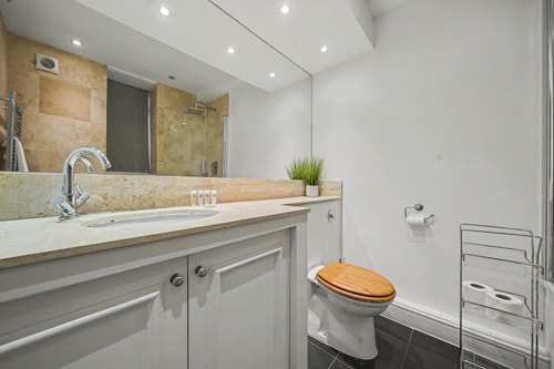 Wonderful 2 bed / 2 bath Kensington with garden 13 Air Manage