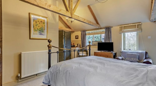 Spacious 4-BR plus 1-bed annexe 9 Sizewell Lettings