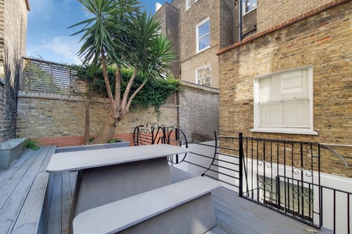 Beautifully presented 2 bedroom with garden 16 Air Manage