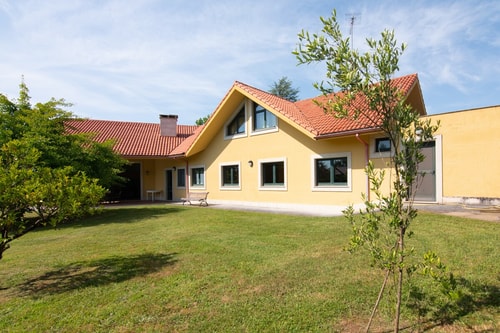 Excellent house in Oleiros