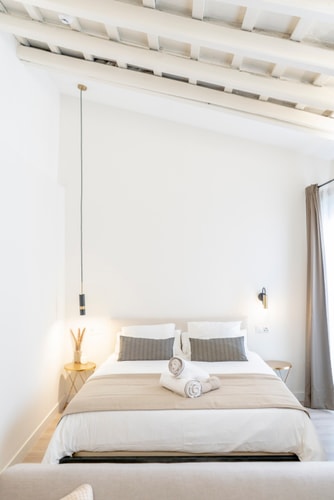 Suites Alfonso X Deluxe 1 15 Alfonso X - TheKeyHost