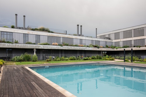 Excellent flat with swimming pool and sea views