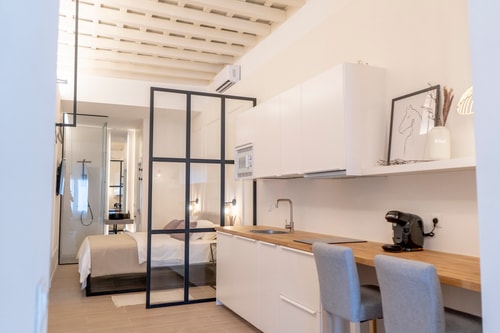 Suites Alfonso X Deluxe 2 4 Alfonso X - TheKeyHost